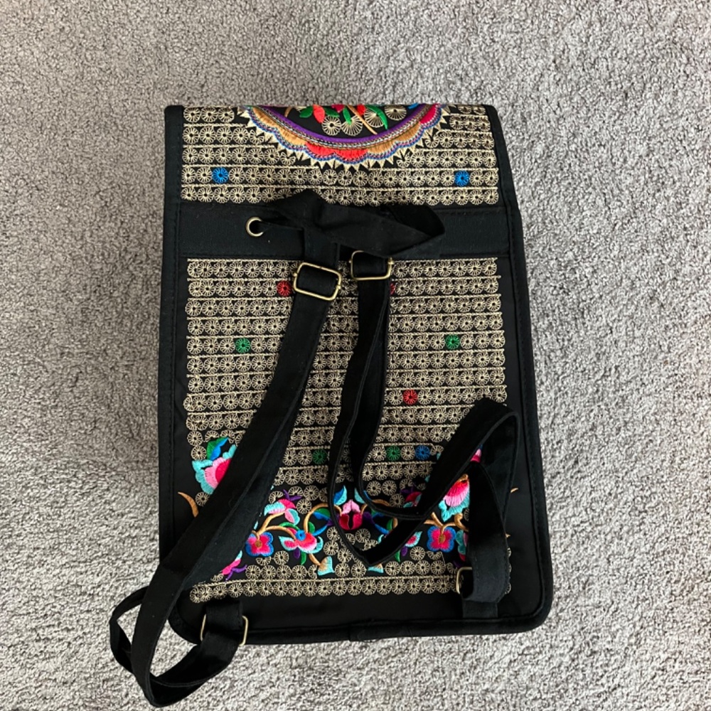 Embroidered back pack - Picture 9 of 9